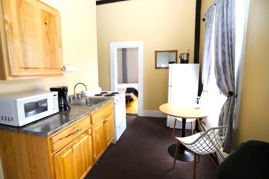 More Photos Of 138 Cross St, Brighton Hotel For Sale