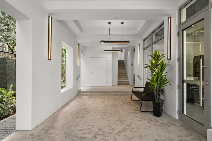 More Photos Of 650 SW 1st St, Miami Apartments For Lease