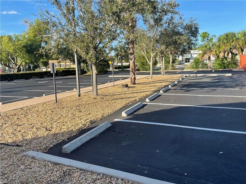 More Photos Of 12148 S Cleveland Ave, Fort Myers General Retail For Sale
