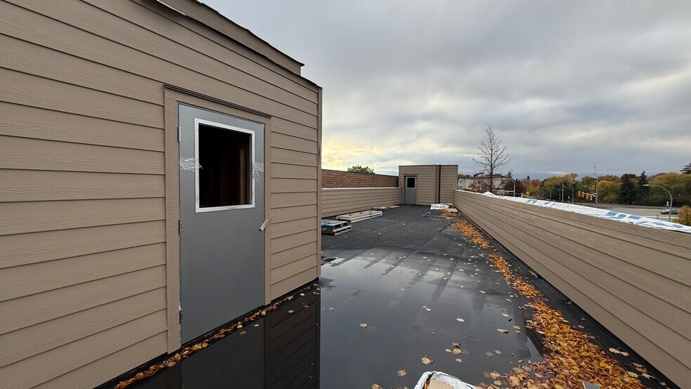 More Photos Of 1659 Water St, Kelowna General Retail For Lease