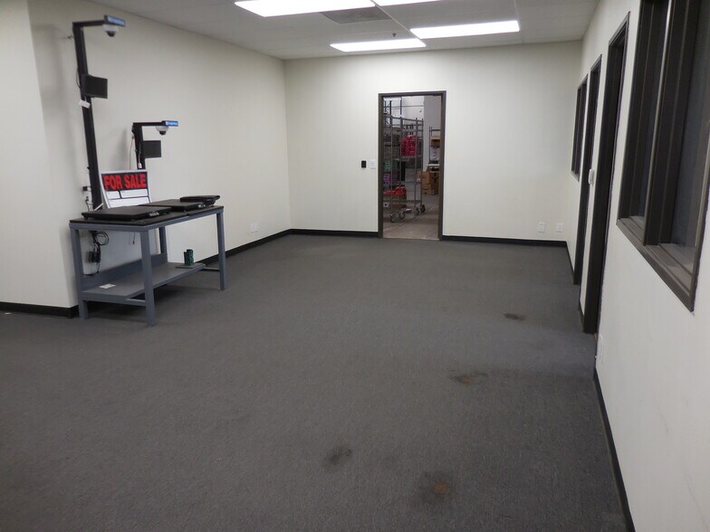 More Photos Of 1206-1210 W Jon St, Torrance Warehouse For Lease