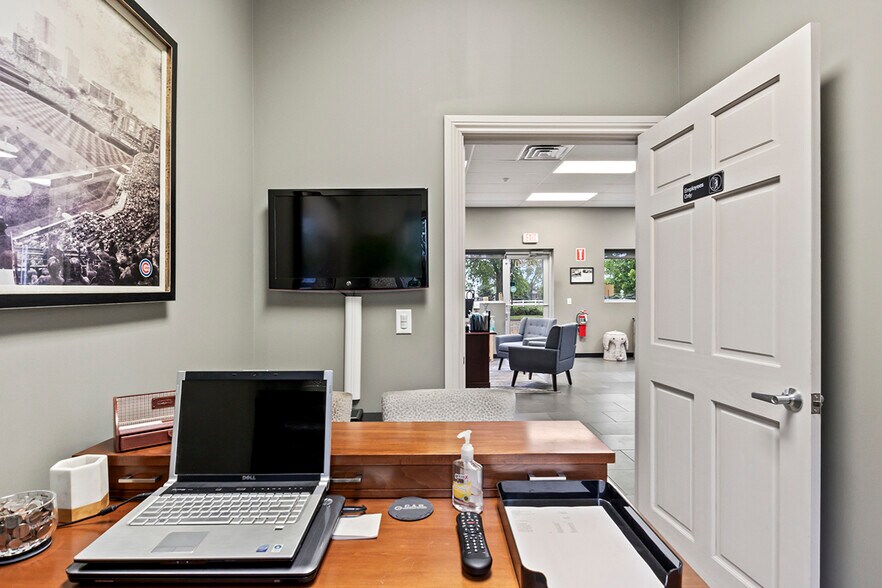 More Photos Of 2940 Weber Dr, Aurora Auto Repair For Sale