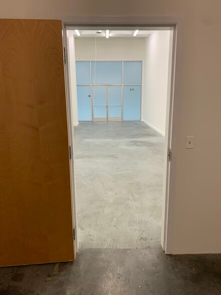 More Photos Of 1458 S San Pedro St, Los Angeles Freestanding For Sale