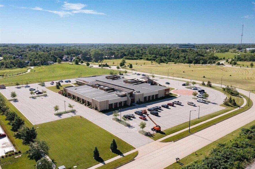 More Photos Of 3273 Ridgeway Dr, Coralville Office For Lease