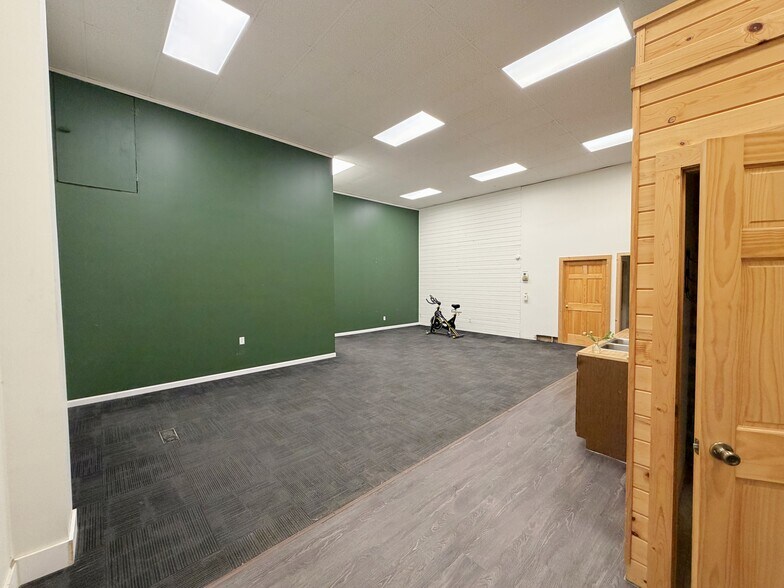 More Photos Of 309 Barclay Ave, Pine River Office For Sale