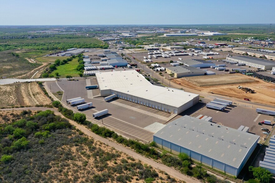 More Photos Of 1629 World Trade Center Loop, Laredo Distribution For Lease