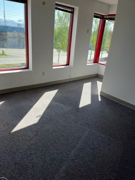 More Photos Of 3700 Woodland Dr, Anchorage Flex For Sale