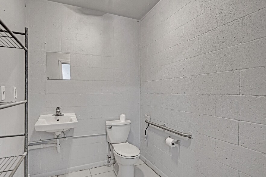 More Photos Of 1800-1812 SW 7th Ave, Pompano Beach Warehouse For Sale