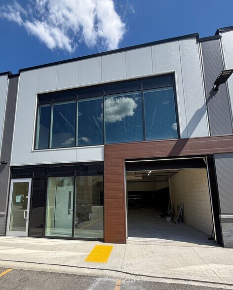 More Photos Of 587 Hanlon Creek Blvd, Guelph Showroom For Sale