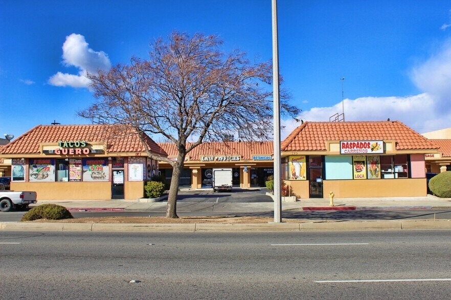 More Photos Of 323-327 E Palmdale Blvd, Palmdale General Retail For Lease
