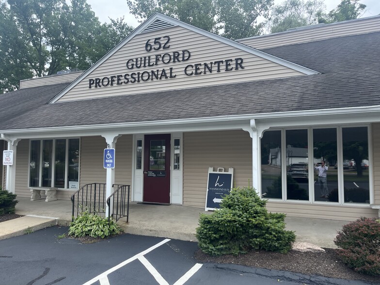 Primary Photo Of 652 Boston Post Rd, Guilford Medical For Sale