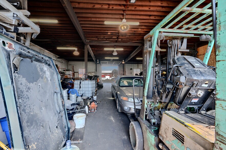More Photos Of 712 Brown St, Salisbury Auto Repair For Sale