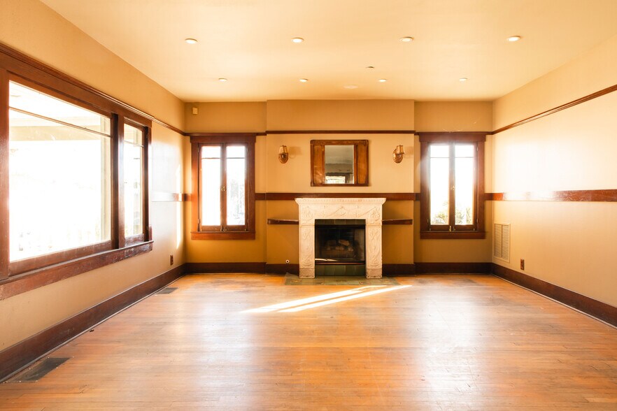 More Photos Of 71 N Palm St, Ventura Restaurant For Lease