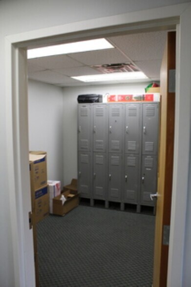 More Photos Of 807 Prospect Ave, Osceola Manufacturing For Sale