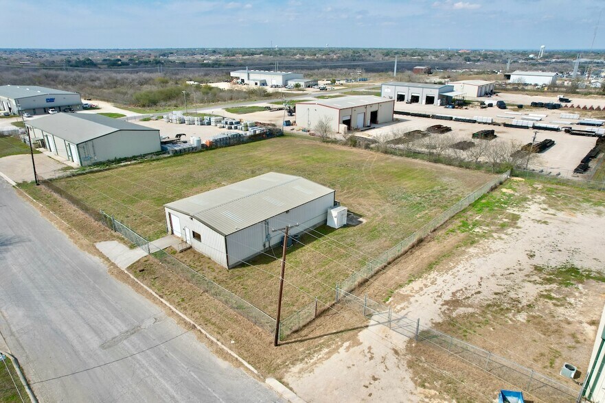 More Photos Of 210 Wyoming Blvd, Pleasanton Warehouse For Lease