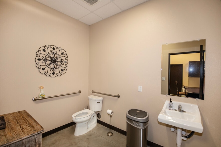 More Photos Of 1145 Butler Rd, League City Office For Sale