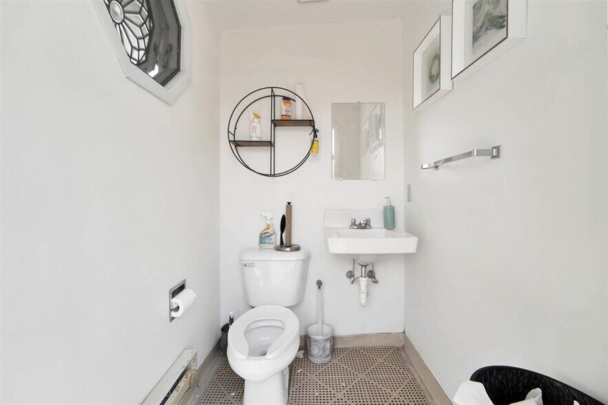 More Photos Of 1000 Bauman St, Oshkosh Marina For Sale