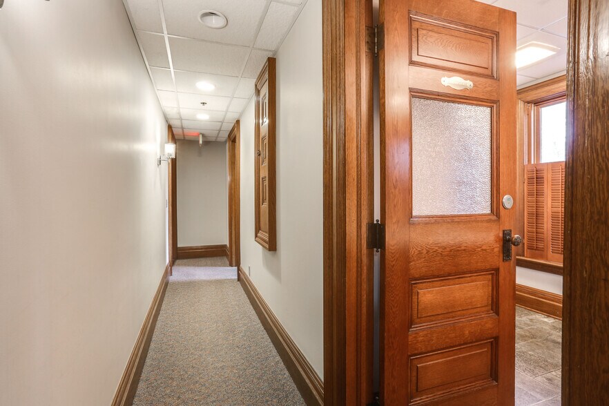 More Photos Of 4588 S Park Ave, Hamburg Office Residential For Sale
