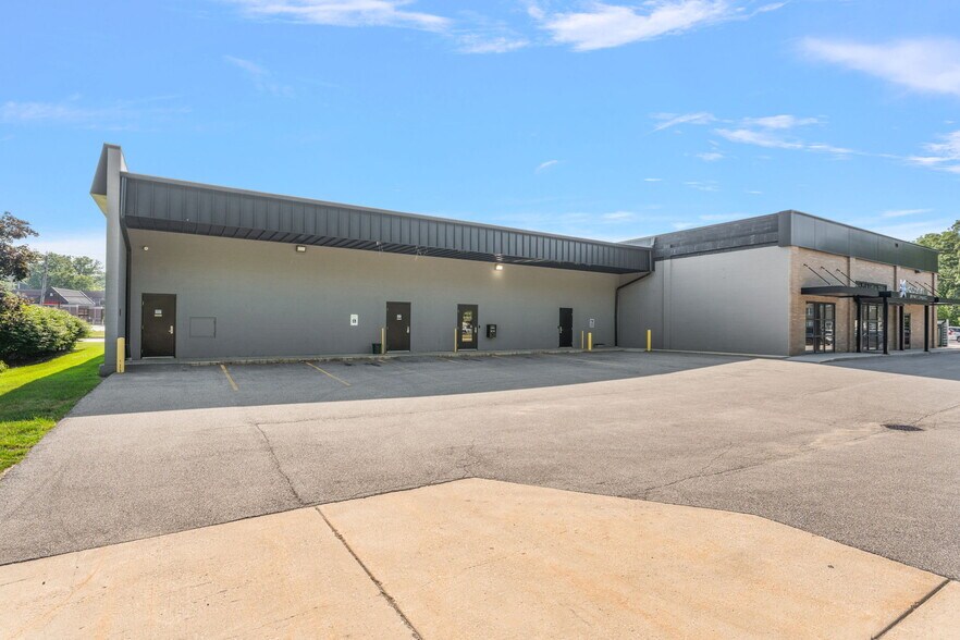 More Photos Of 1111 Glendale Blvd, Valparaiso Freestanding For Lease