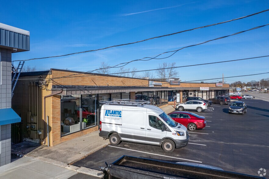 More Photos Of 1235 Oaklawn Ave, Cranston Storefront Retail Office For Lease