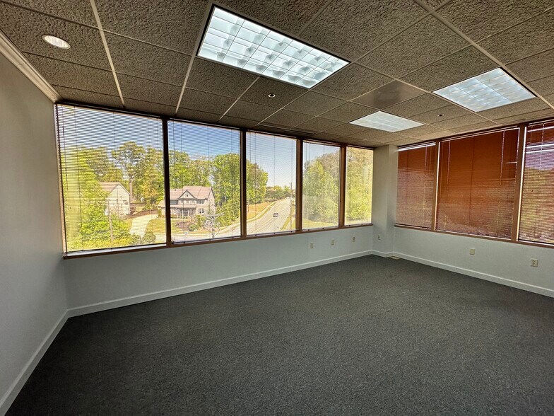 More Photos Of 2265 Roswell Rd, Marietta Office For Lease