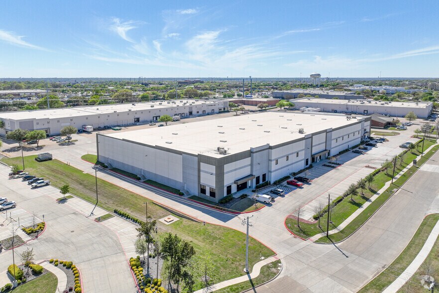 More Photos Of 1581 Corporate Dr, McKinney Warehouse For Lease