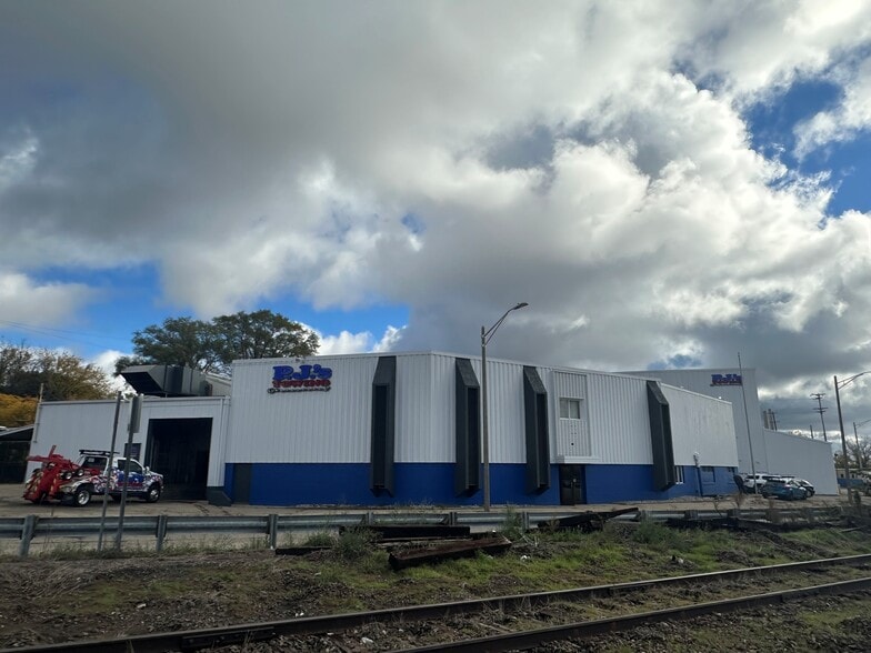 More Photos Of 2200 Olds Ave, Lansing Warehouse For Sale