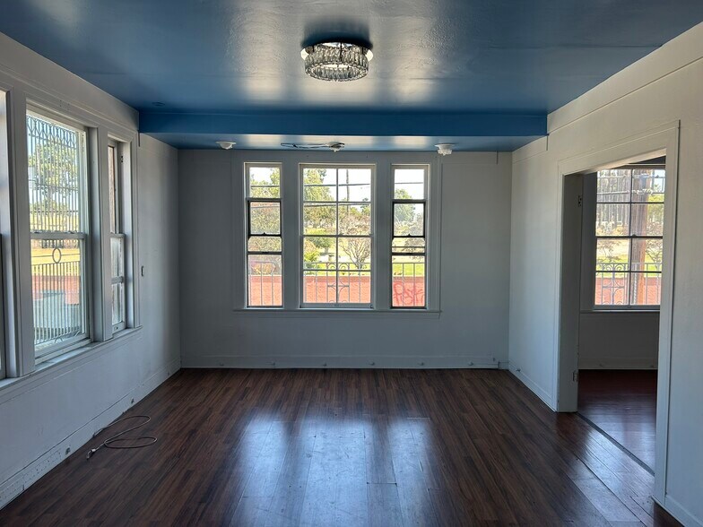 More Photos Of 1856 W Washington Blvd, Los Angeles General Retail For Sale