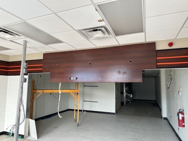 More Photos Of 1012 N Washington St, Naperville Unknown For Lease