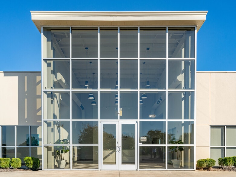 More Photos Of 2201 N Maple Ave, Broken Arrow Research And Development For Sale