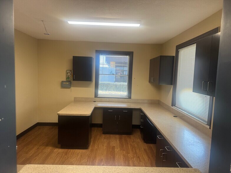 More Photos Of 6455 Gulf Blvd, Saint Petersburg Medical For Lease