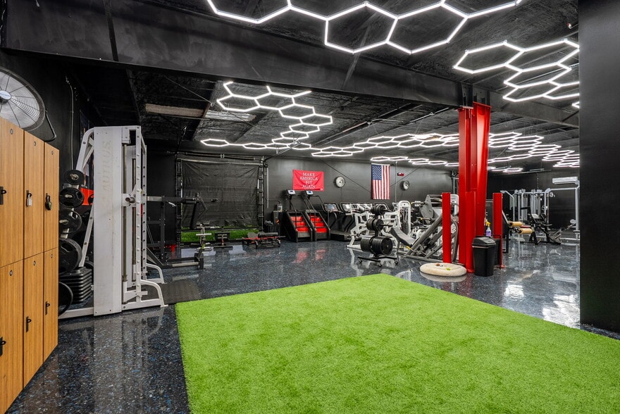 More Photos Of 501 Interstate Ct, Sarasota Warehouse For Sale