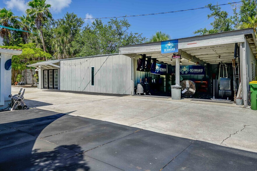 More Photos Of 423 N Lemon Ave, Sarasota Freestanding For Sale
