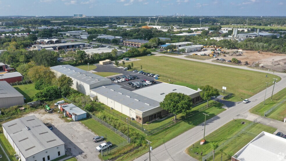 More Photos Of 8915 Maislin Dr, Tampa Warehouse For Lease