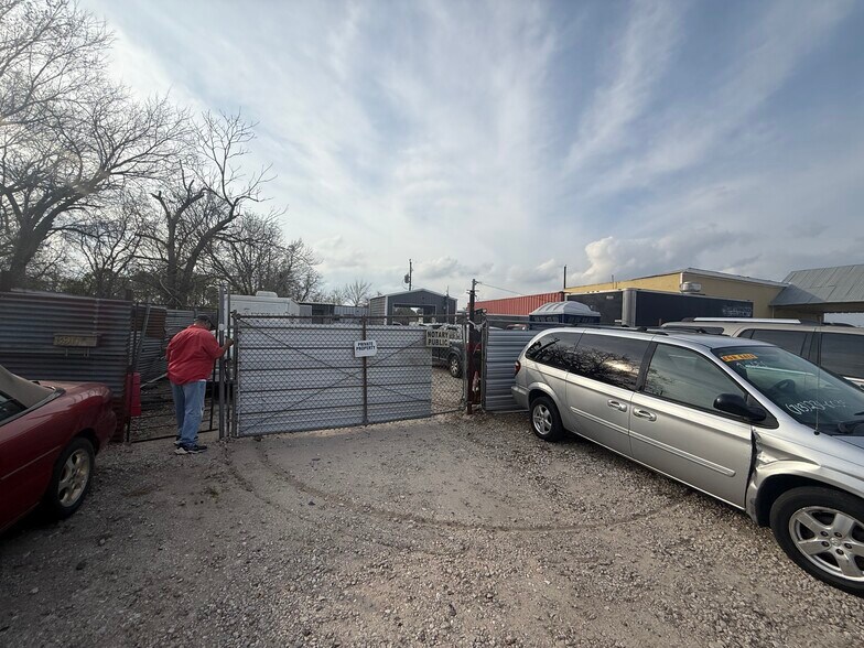 More Photos Of 8904 Cullen blvd, Houston Land For Sale