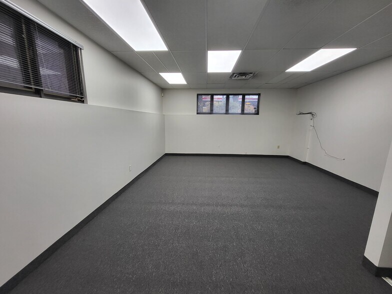 More Photos Of 300 Sheppard Ave W, Toronto Office For Lease