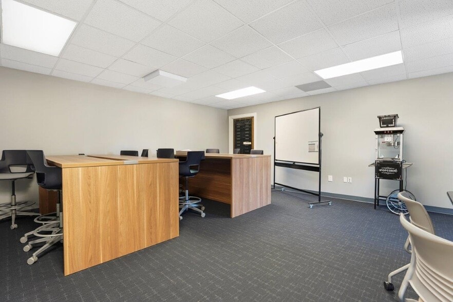More Photos Of 5656 Nelson Rd, Lake Charles Unknown For Lease