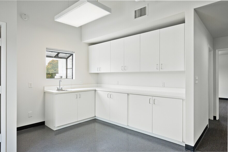 More Photos Of 8407 Lincoln Blvd, Los Angeles Storefront Retail Office For Lease