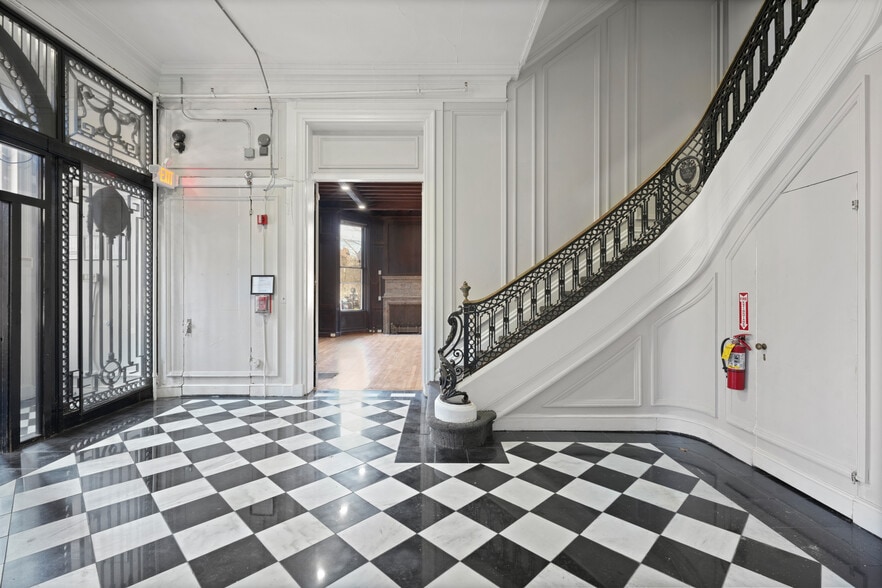 More Photos Of 164 Marlborough St, Boston Dormitory For Sale