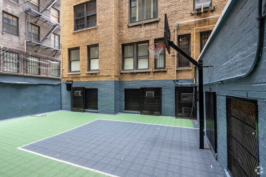 More Photos Of 1070 Park Ave, New York Apartments For Sale