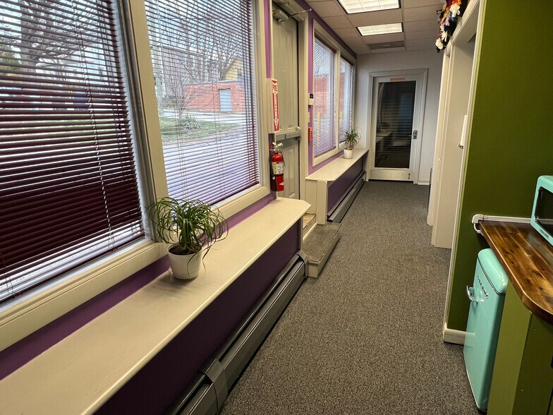 More Photos Of 109 Valley St, Willimantic Flex For Sale