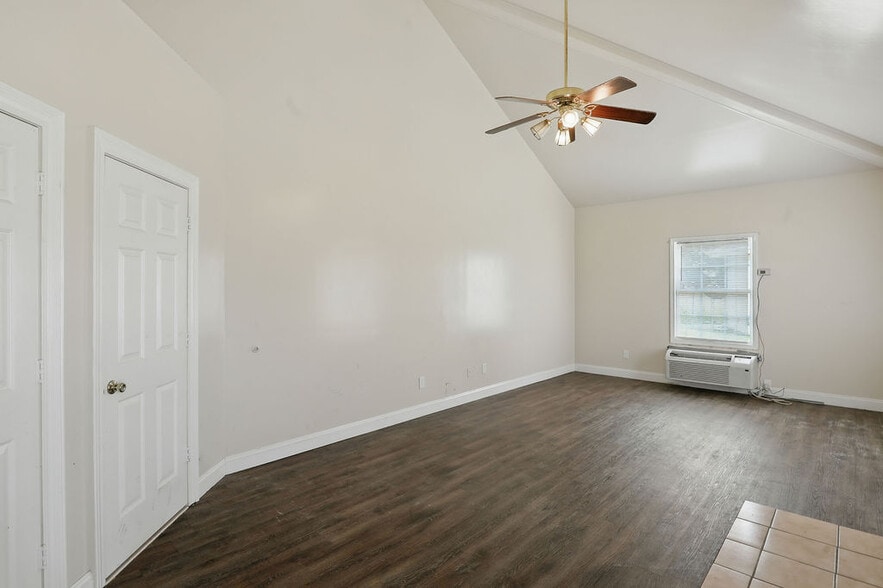 More Photos Of 4325 Casino Center Dr, Robinsonville Apartments For Sale