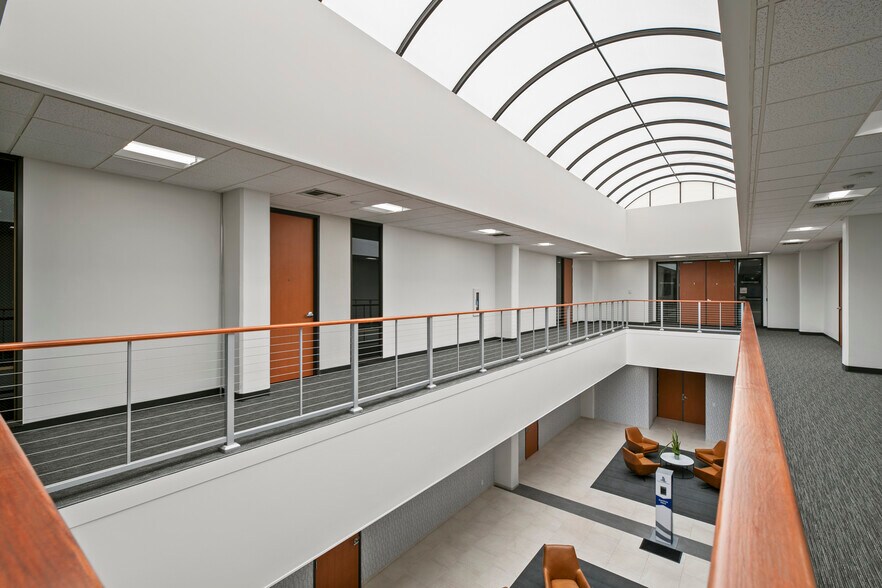 More Photos Of 624 Six Flags Dr, Arlington Office For Lease