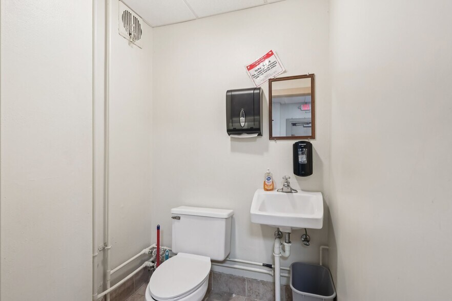 More Photos Of 2595 Yardville Hamilton Square Rd, Hamilton Office For Sale