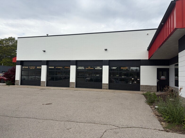 More Photos Of 14953 Cleveland St, Spring Lake Auto Repair For Lease