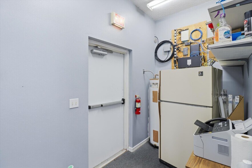 More Photos Of 2339 N Country Road 470, Lake Panasoffkee Office For Sale