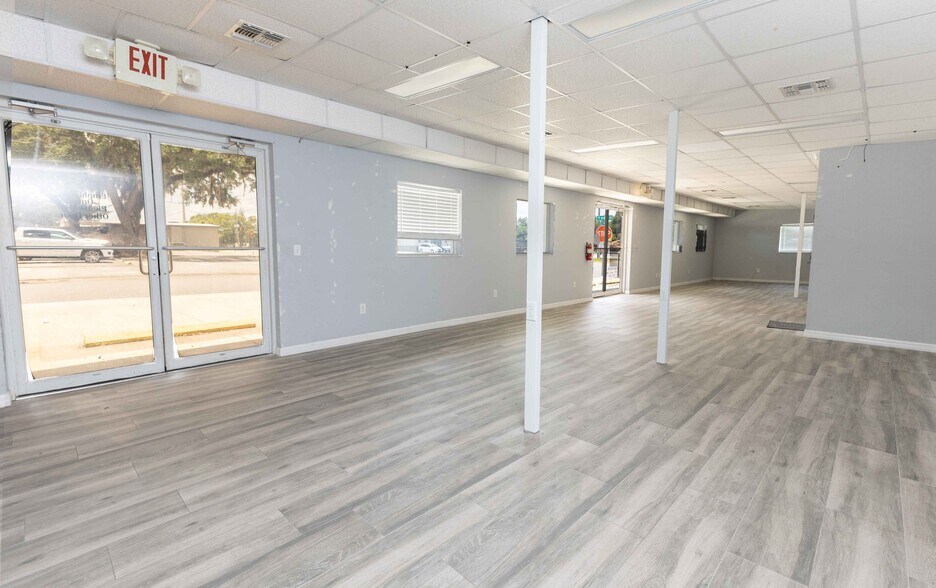 More Photos Of 700 N Main St, Wildwood Freestanding For Sale