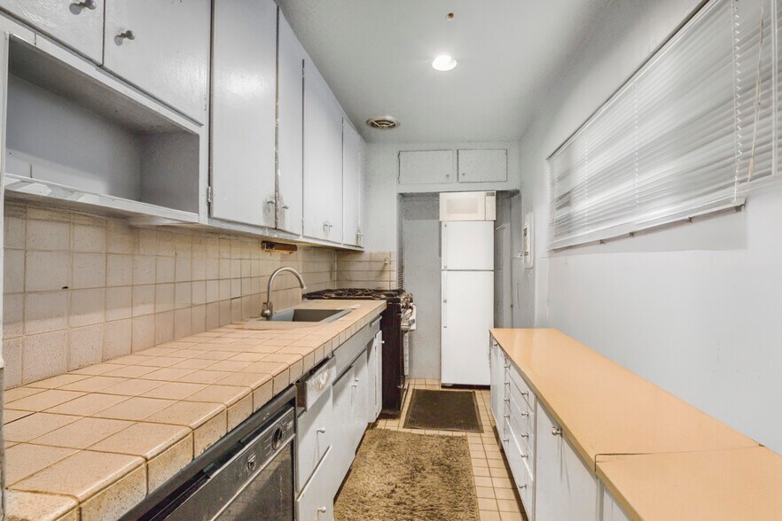 More Photos Of 1276 N Sweetzer Ave, West Hollywood Apartments For Sale