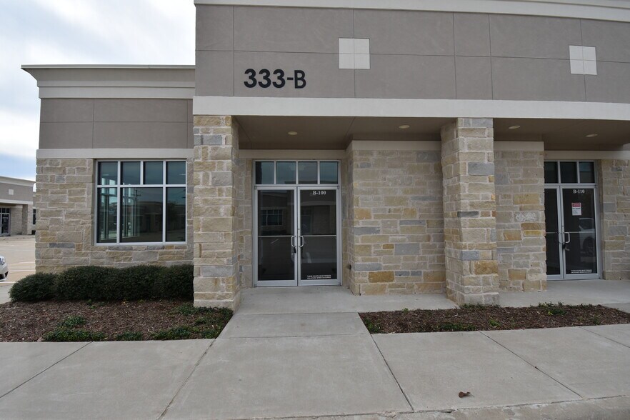 More Photos Of 333 E Bethany Dr, Allen Medical For Lease