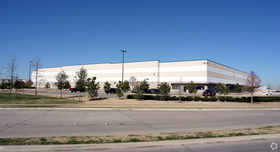 Primary Photo Of 1991 Lakepointe Dr, Lewisville Warehouse For Lease